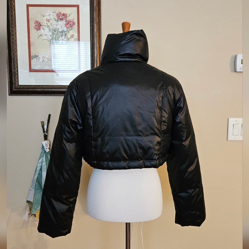 Gap Black Cropped Puffer Jacket With Quilted Text… - image 4